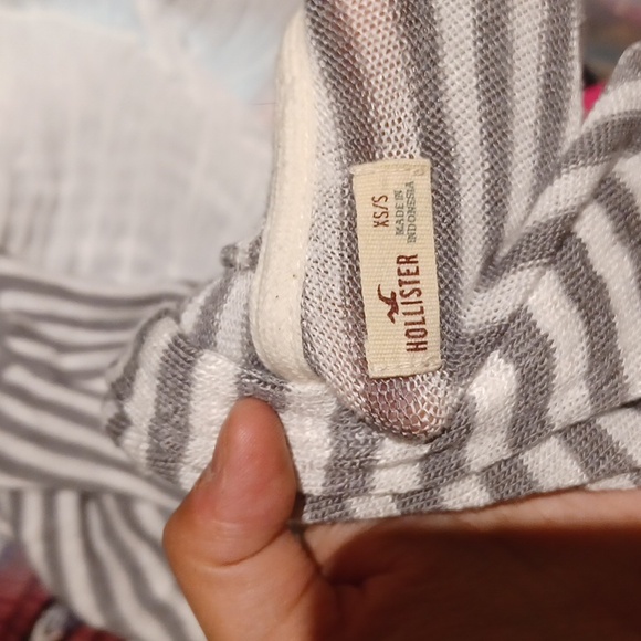 Hollister Loose Flowy Sweater - Picture 4 of 4